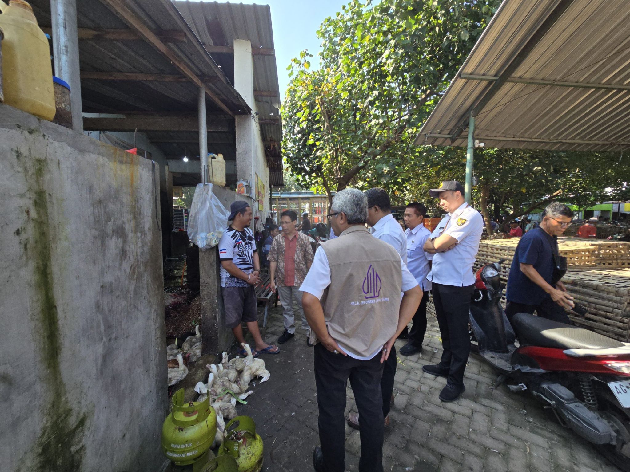 Dorong Program Penyediaan Bahan Baku Halal, Direktur Halal Center UIN Syekh Wasil Bersama Pihak Terkait Tinjau RPU Banjaran